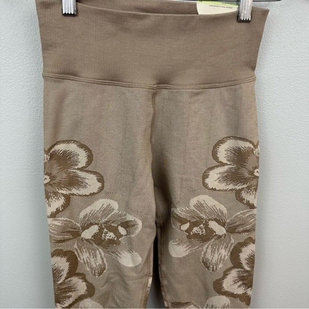 Offline By Aerie Tan Floral Hi-Rise 7/8 Legging NWT Size XS Athletic Gym Workout - Picture 10 of 16